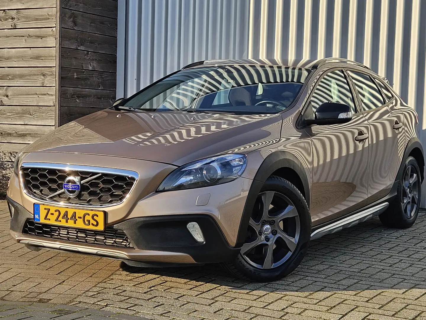Volvo V40 Cross Country 2.5 T5 AWD / Dealer Onderhouden! Marrone - 1