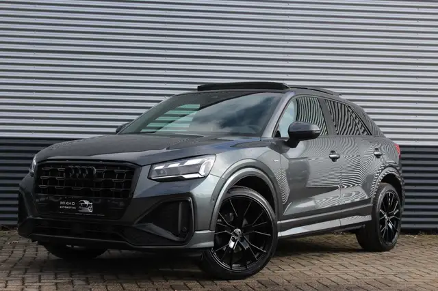 Audi Q2 35 TFSI 3x S-line| Panoramadak | Camera | Black op