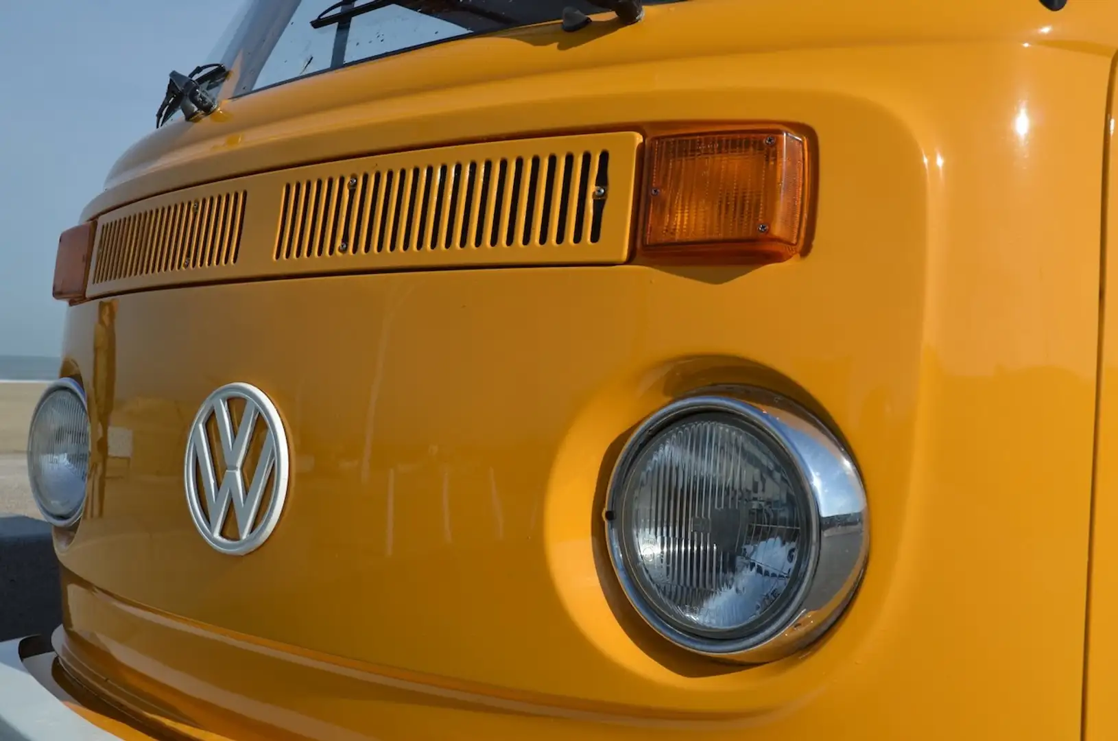 Volkswagen T2 9 persoons Yellow - 2