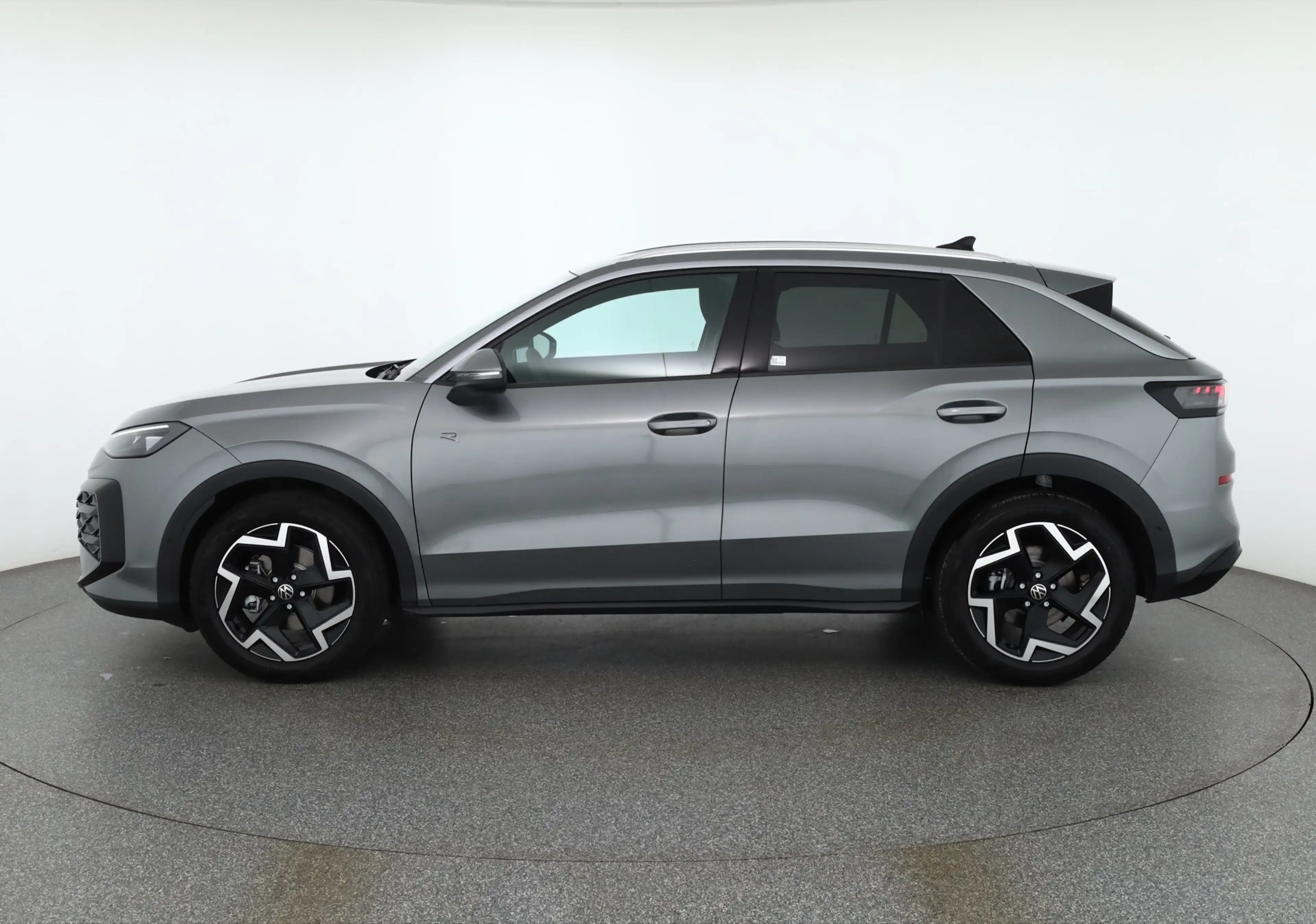 Volkswagen T-Roc R-Line 1.5 eTSI DSG n.Modell LED ACC AHK — photo 2