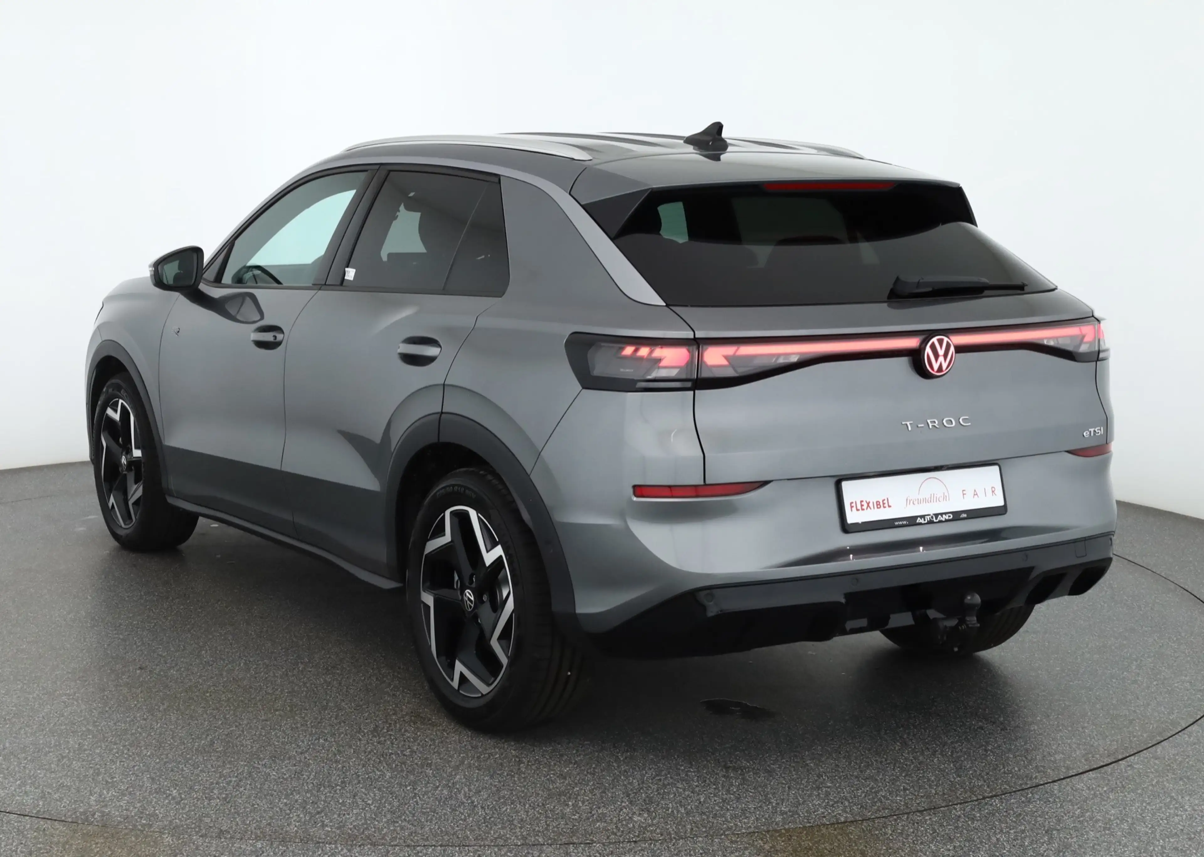 Volkswagen T-Roc R-Line 1.5 eTSI DSG n.Modell LED ACC AHK — photo 3