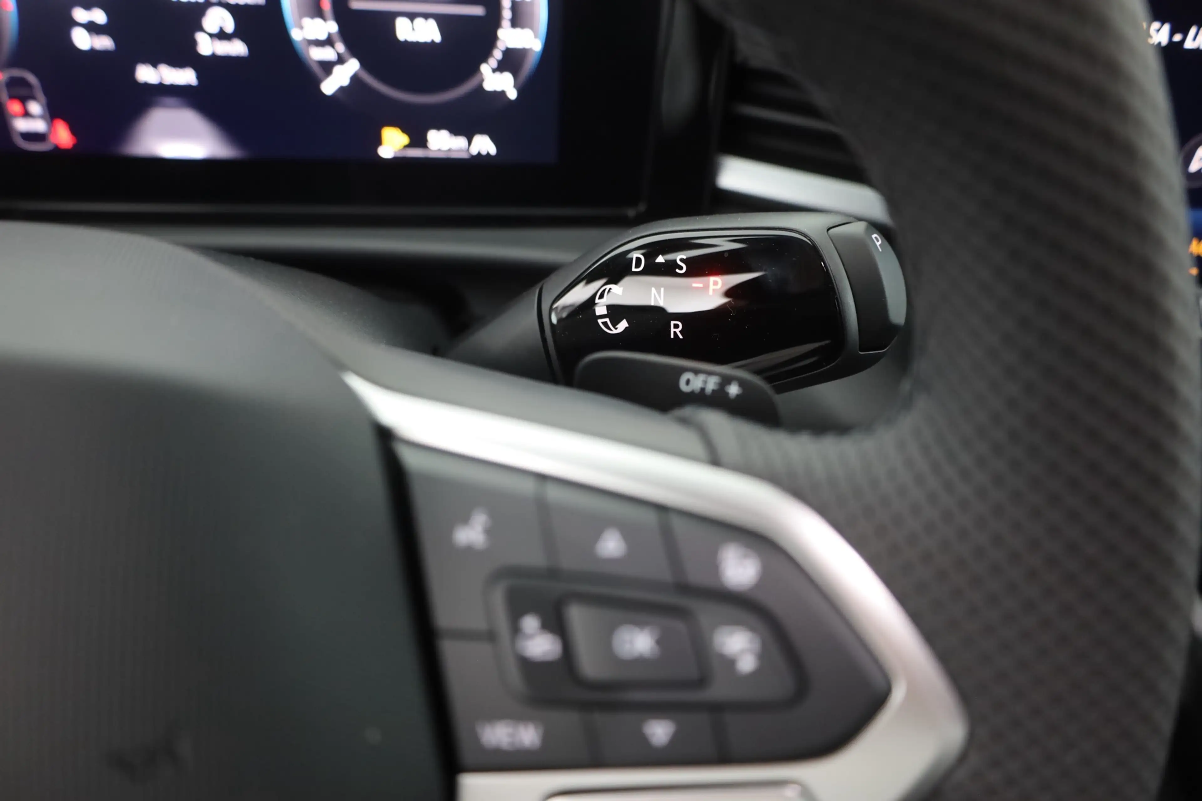 Volkswagen T-Roc R-Line 1.5 eTSI DSG n.Modell LED ACC AHK — photo 18