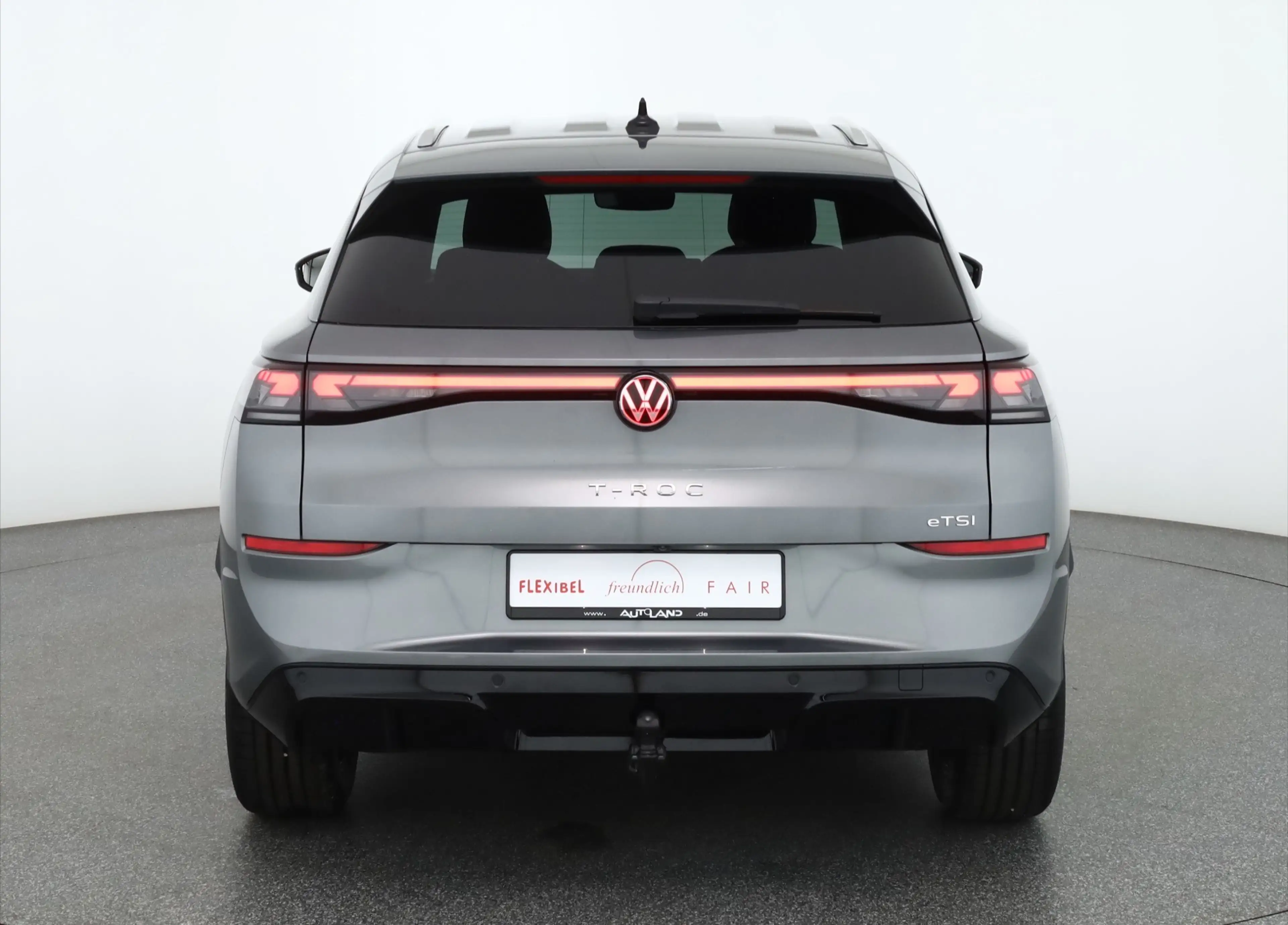 Volkswagen T-Roc R-Line 1.5 eTSI DSG n.Modell LED ACC AHK — photo 4