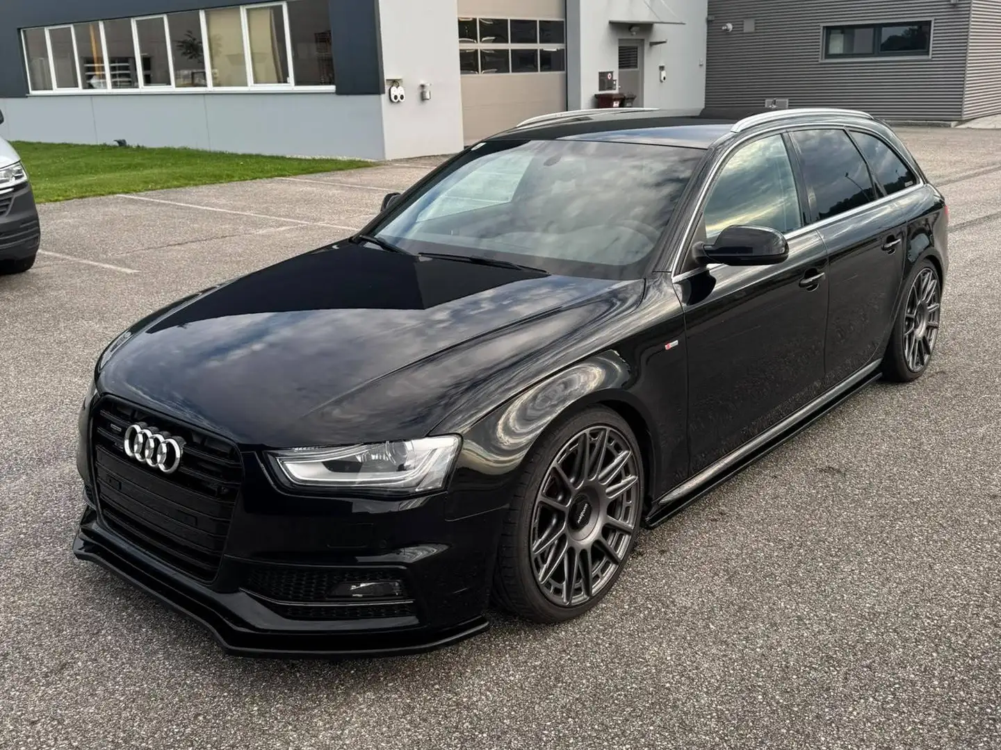 Audi A4 A4 Avant 2,0 TDI quattro S line Schwarz - 2