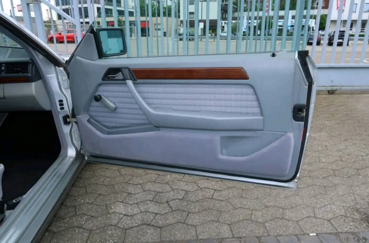 Mercedes-Benz Baureihe 124 230 CE, foto 12