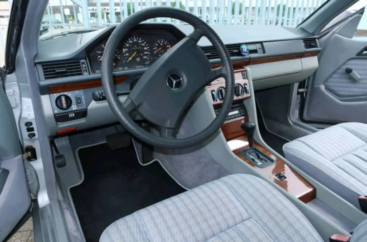Mercedes-Benz Baureihe 124 230 CE, foto 9