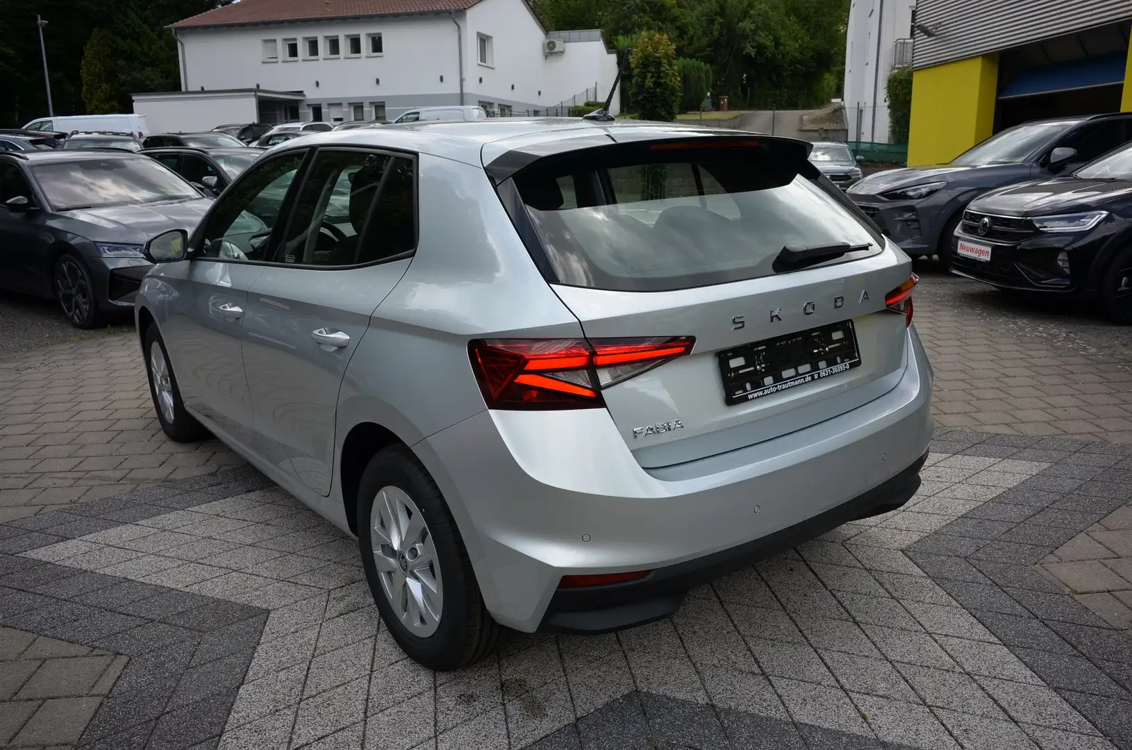Skoda Fabia 1.0 TSI 5JG+CAM+ALU+LED+SHZ+PDC+KEYLESS Argent - 2