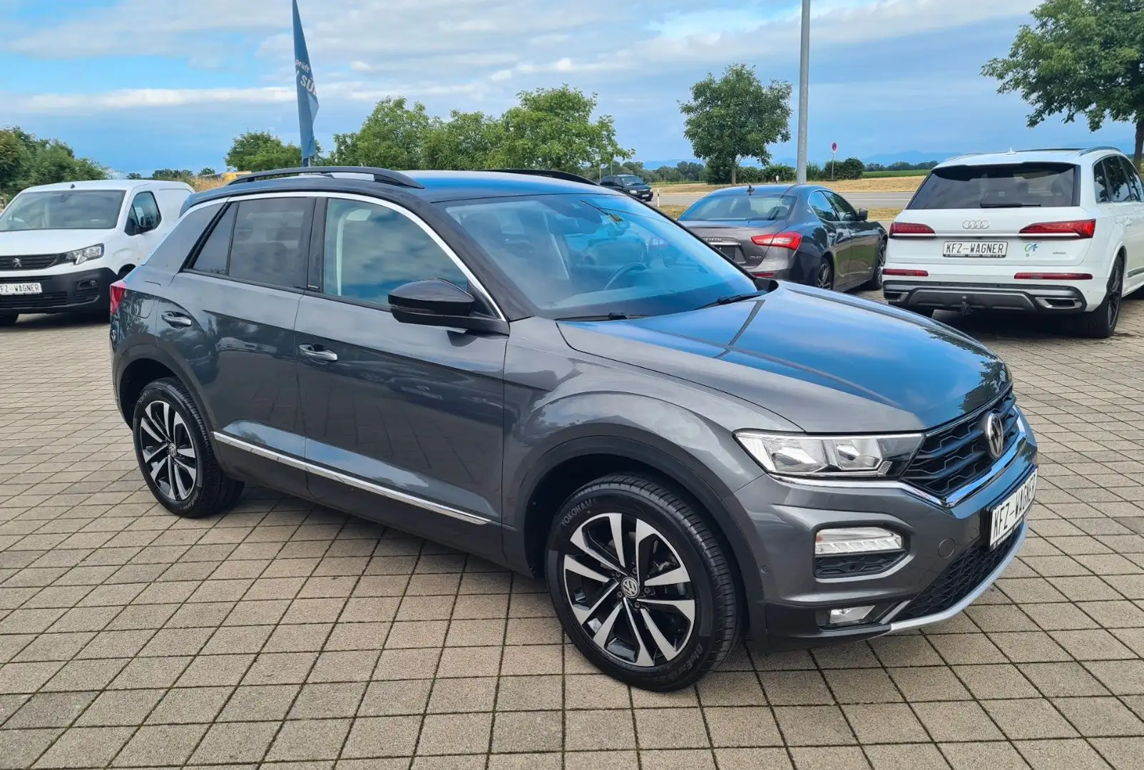 Volkswagen T-Roc 2.0 TDI IQ.DRIVE AUTOMATIK ACC AHK Gris - 2