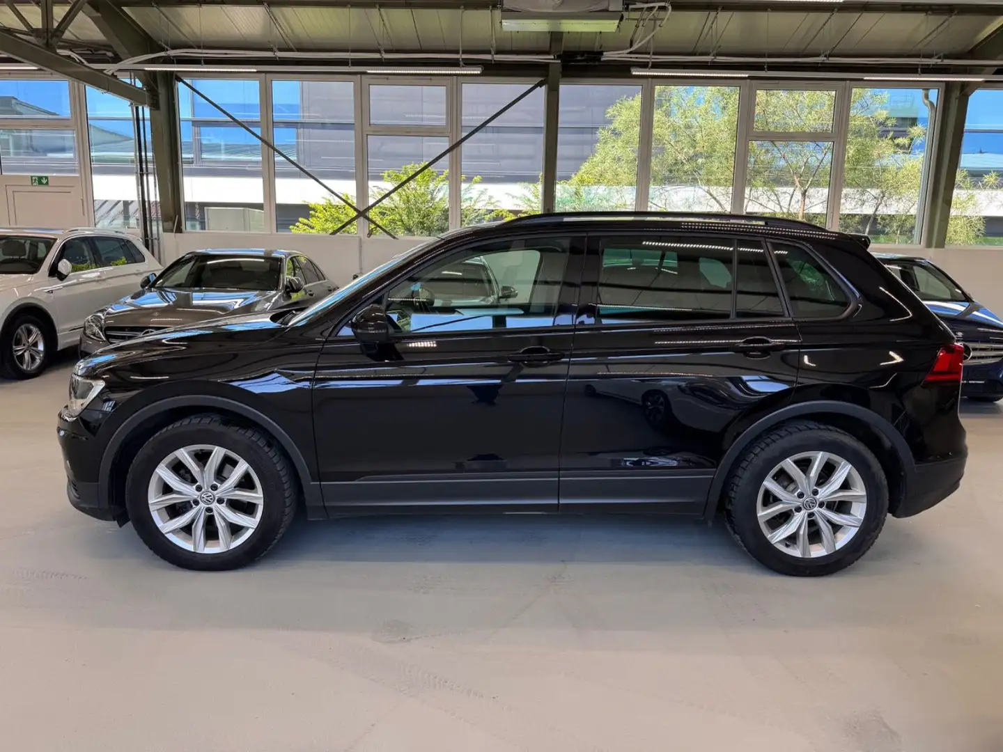 Volkswagen Tiguan AHK Spurhalte SHZ Touch Tempomat Noir - 2