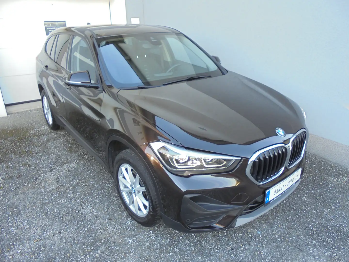 BMW X1 18 d NAVI, LED, AHK, SHZ, SPORTSITZE, PDC, DAB+ Braun - 2