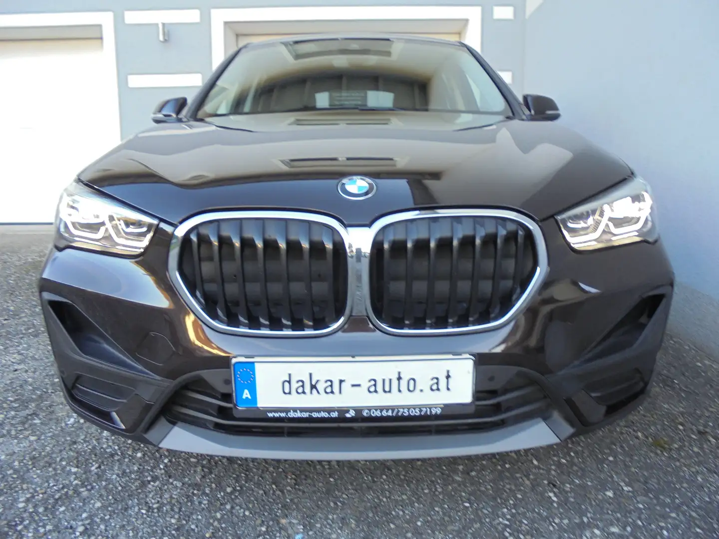 BMW X1 18 d NAVI, LED, AHK, SHZ, SPORTSITZE, PDC, DAB+ Braun - 1