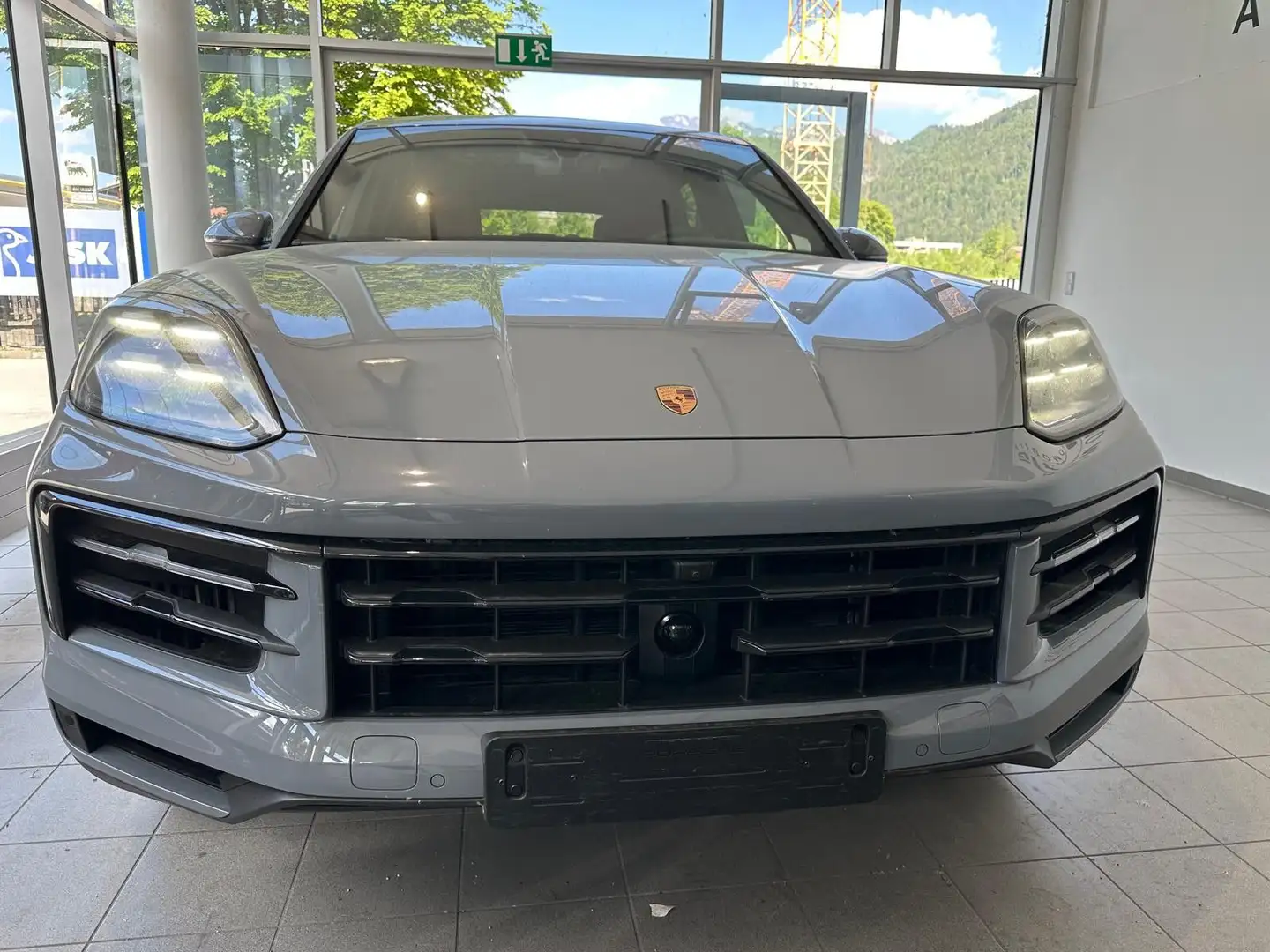 Porsche Cayenne Facelift MY25/gr-rot/Pan/Mtx/ACC/14W/21 Grau - 2