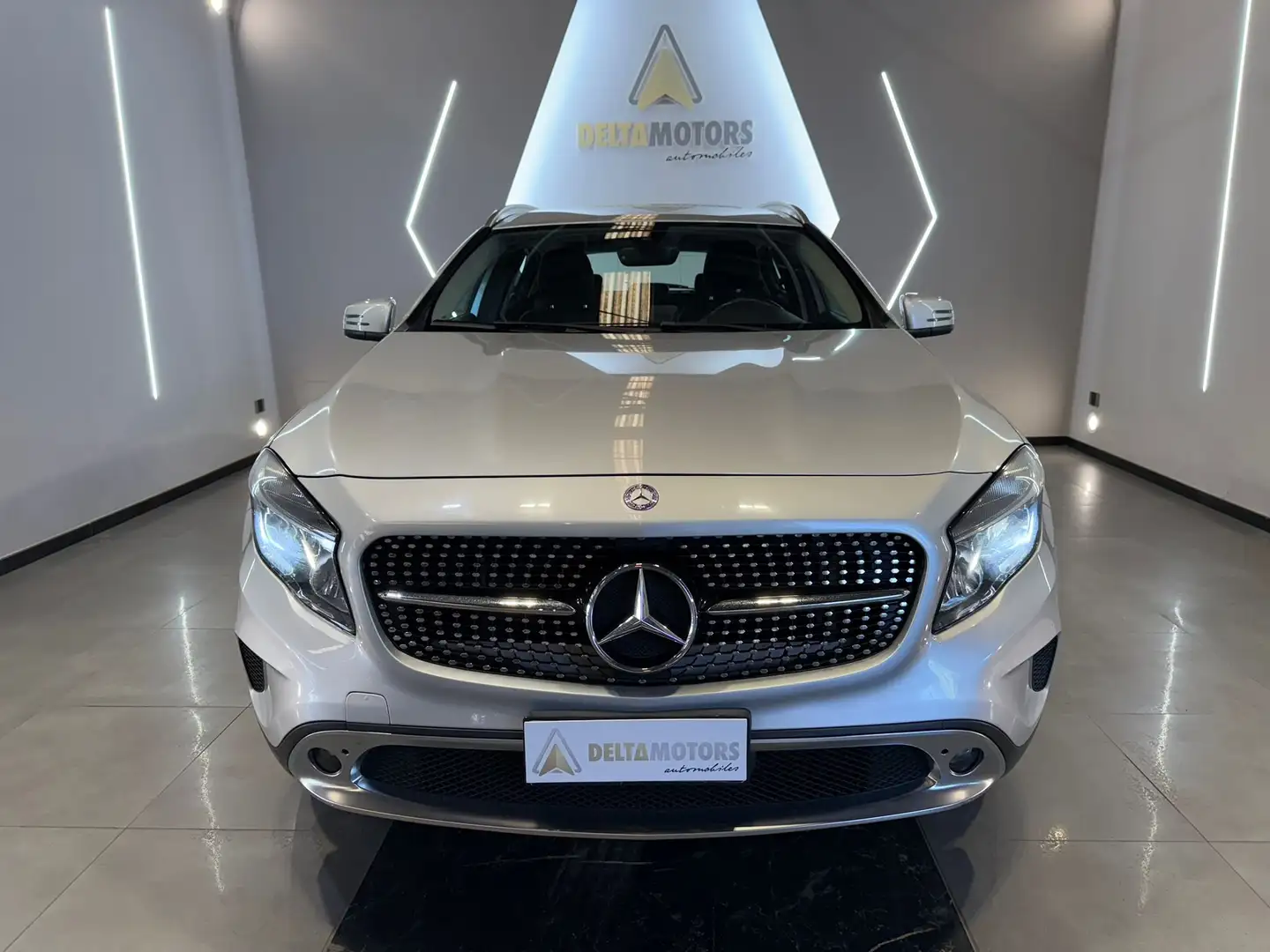 Mercedes-Benz GLA 220 GLA 220 d Business 4matic 177cv auto Grigio - 2