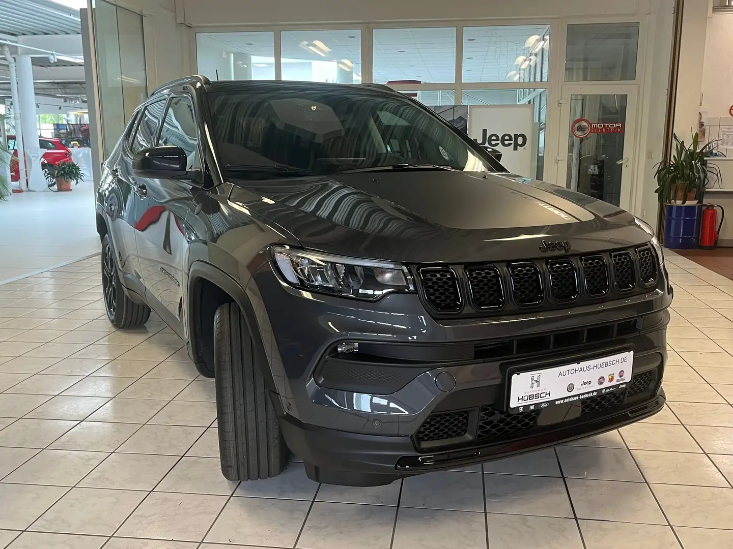 Jeep Compass 1.5l North Star MHEV FWD MY25 Šedá - 1