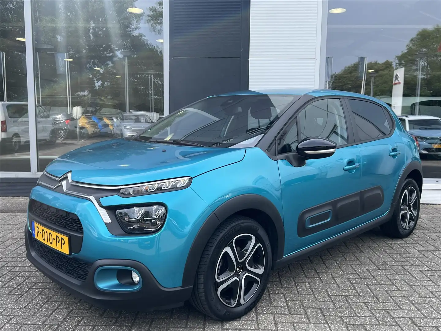 Citroen C3 | 1.2 PureTech 83pk Feel | Navigatie | Cruise Cont Bleu - 2