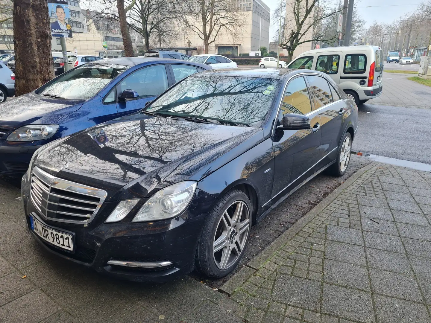 Mercedes-Benz E 300 E 300 CDI BlueEfficiency (212.025) Negru - 1