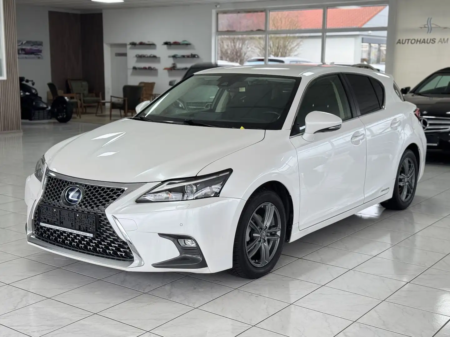 Lexus CT 200h +KeylessGo+SpurAss+Navi+Kamera+Xenon+TOP! Weiß - 2