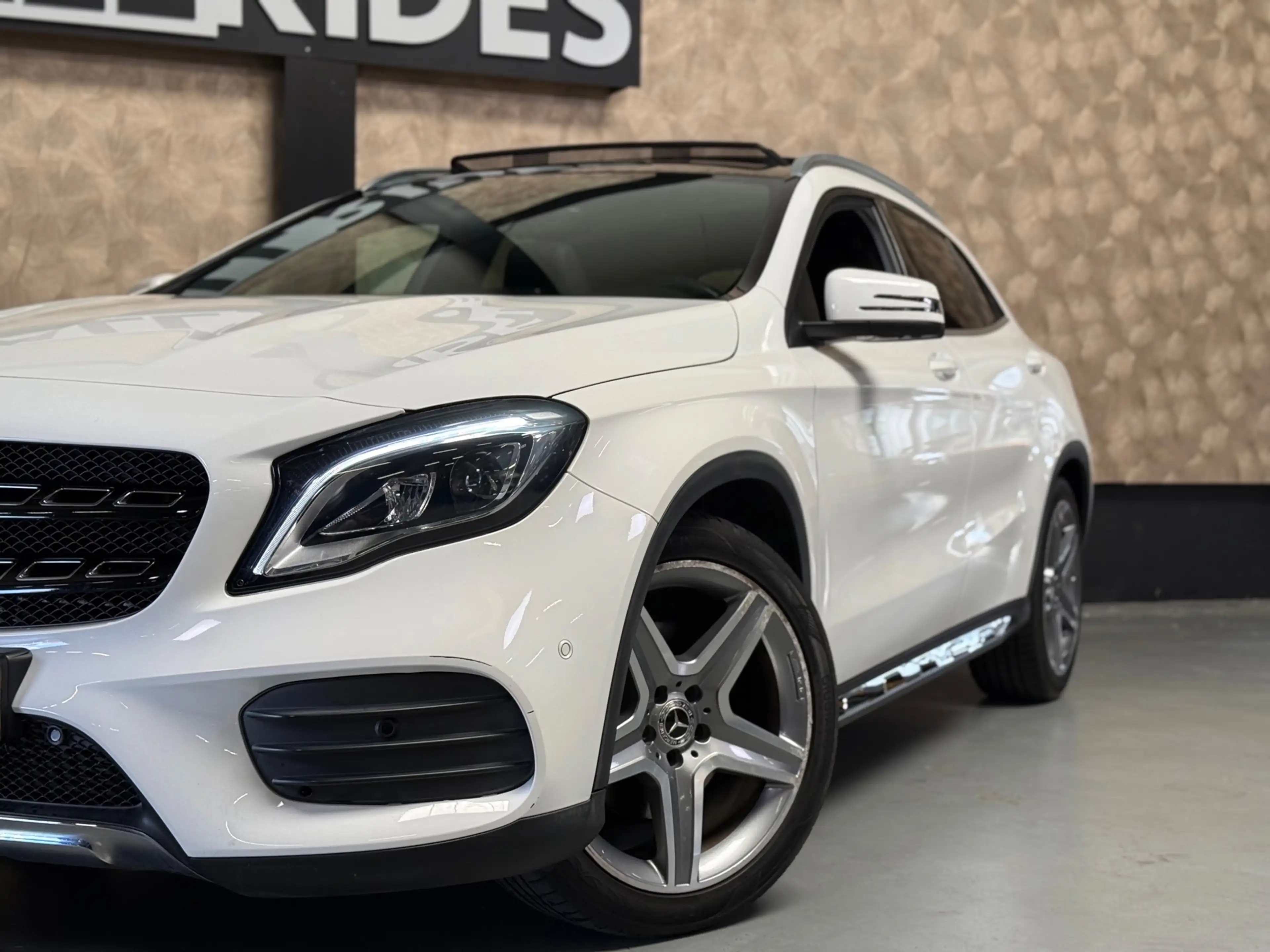 Mercedes-Benz GLA 250 Premium Plus Amg | Pano |H&K| Sfeerverlichting | 3 — photo 2