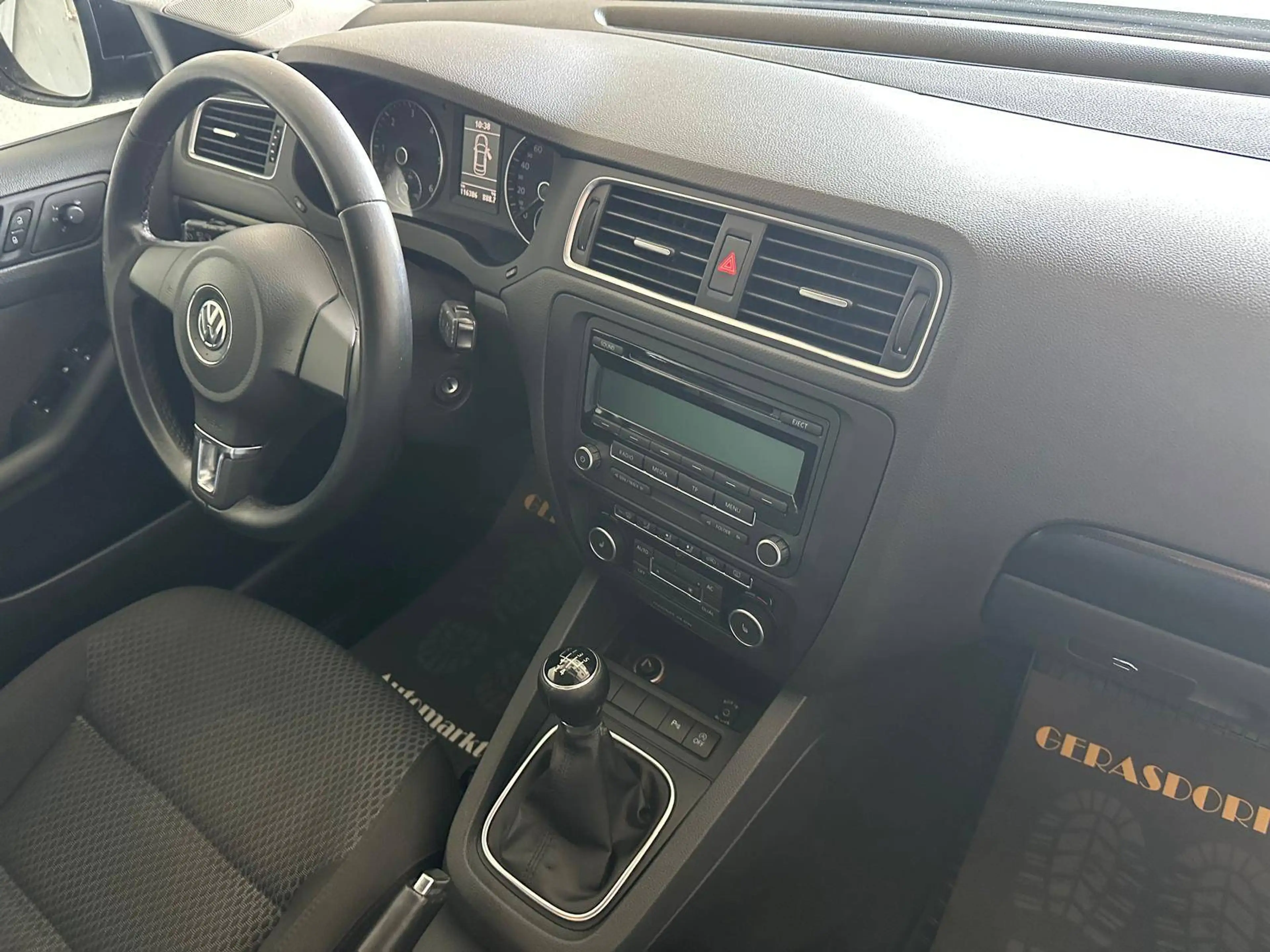 Volkswagen Jetta 1.6 TDI Comfortline *Finanzierung* — photo 12