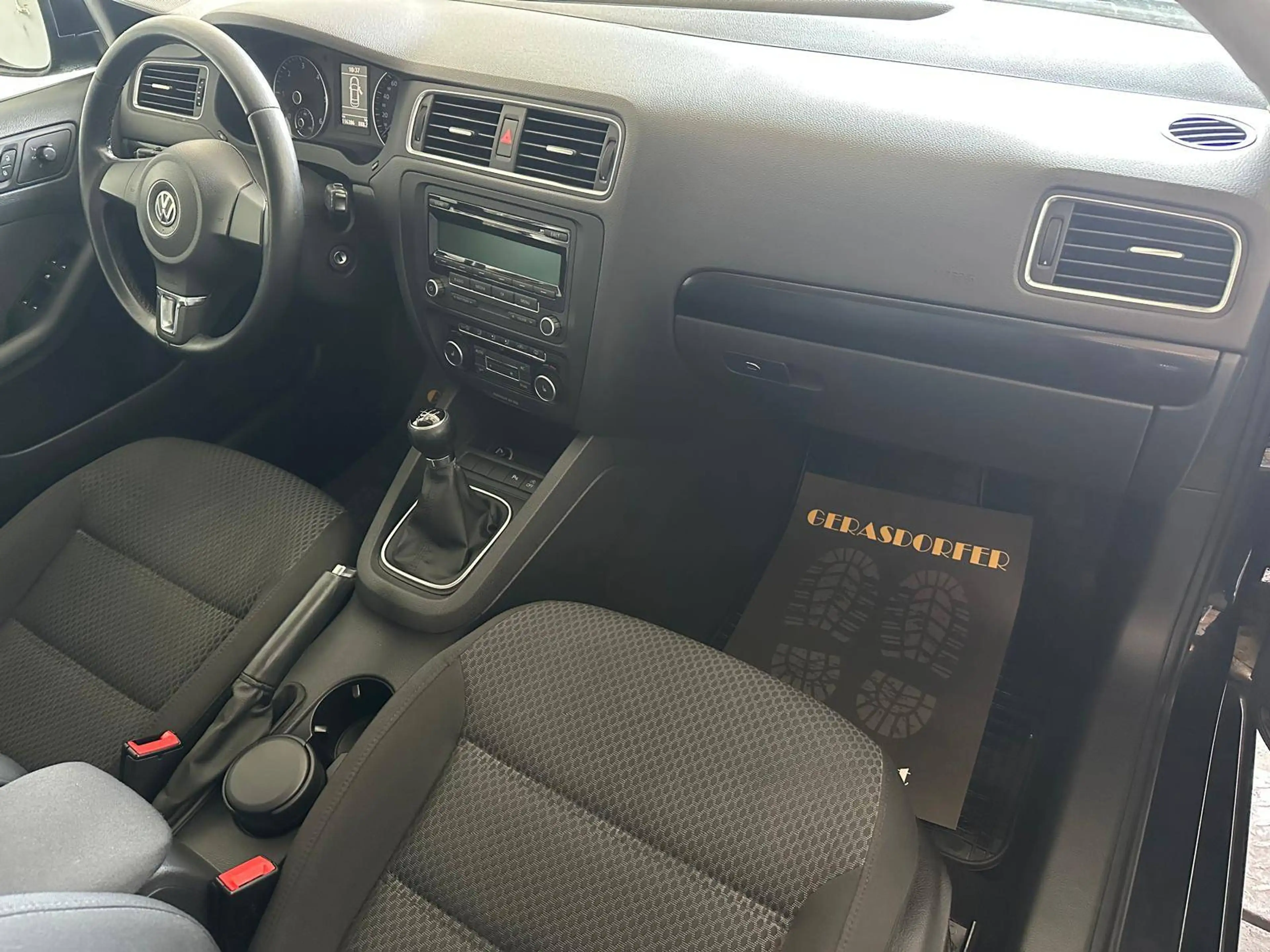 Volkswagen Jetta 1.6 TDI Comfortline *Finanzierung* — photo 10