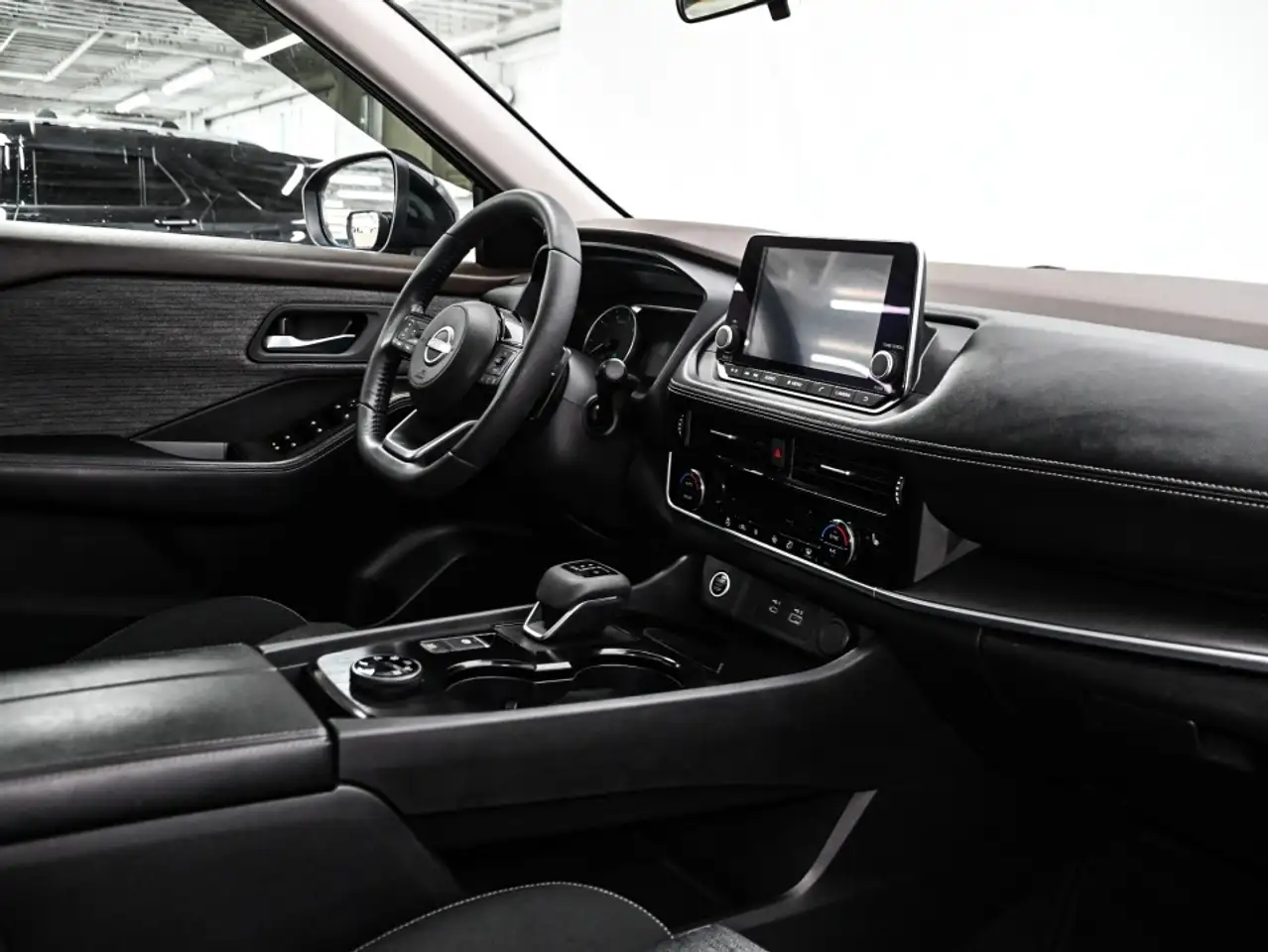 Nissan Rogue снимка Nissan Rogue