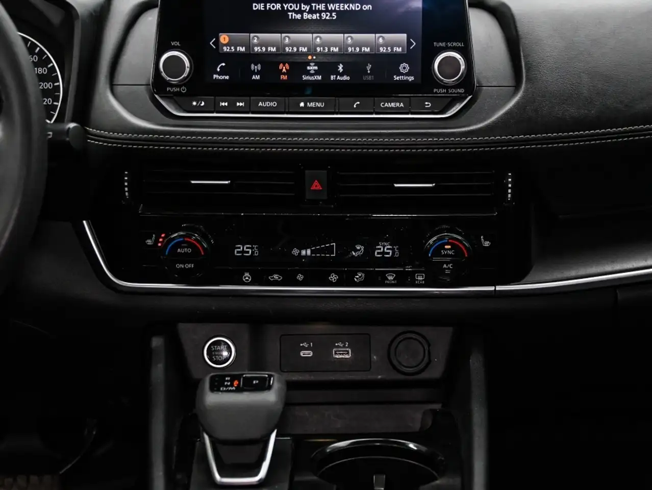 Nissan Rogue снимка Nissan Rogue