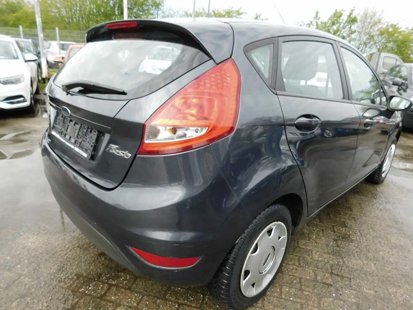 Ford Fiesta Diesel  5-Türer 1.6 TDCi Ambiente Grau - 2