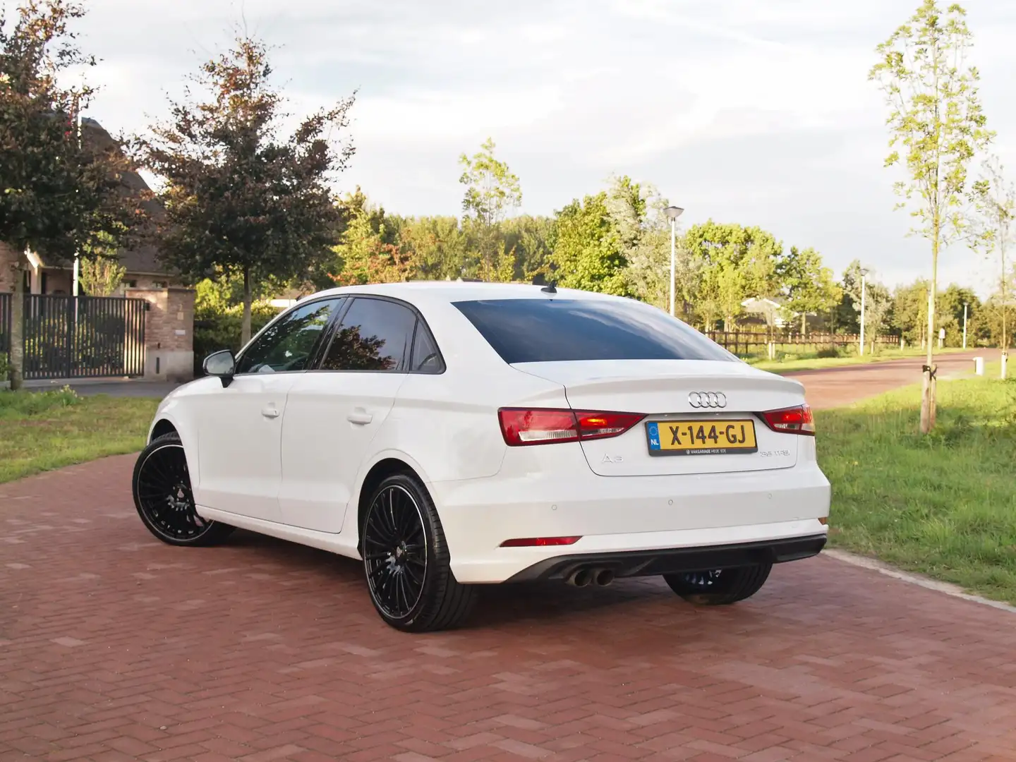 Audi A3 Limousine 35 TFSI CoD Pro Line | 19 Inch | Navigat Blanc - 2