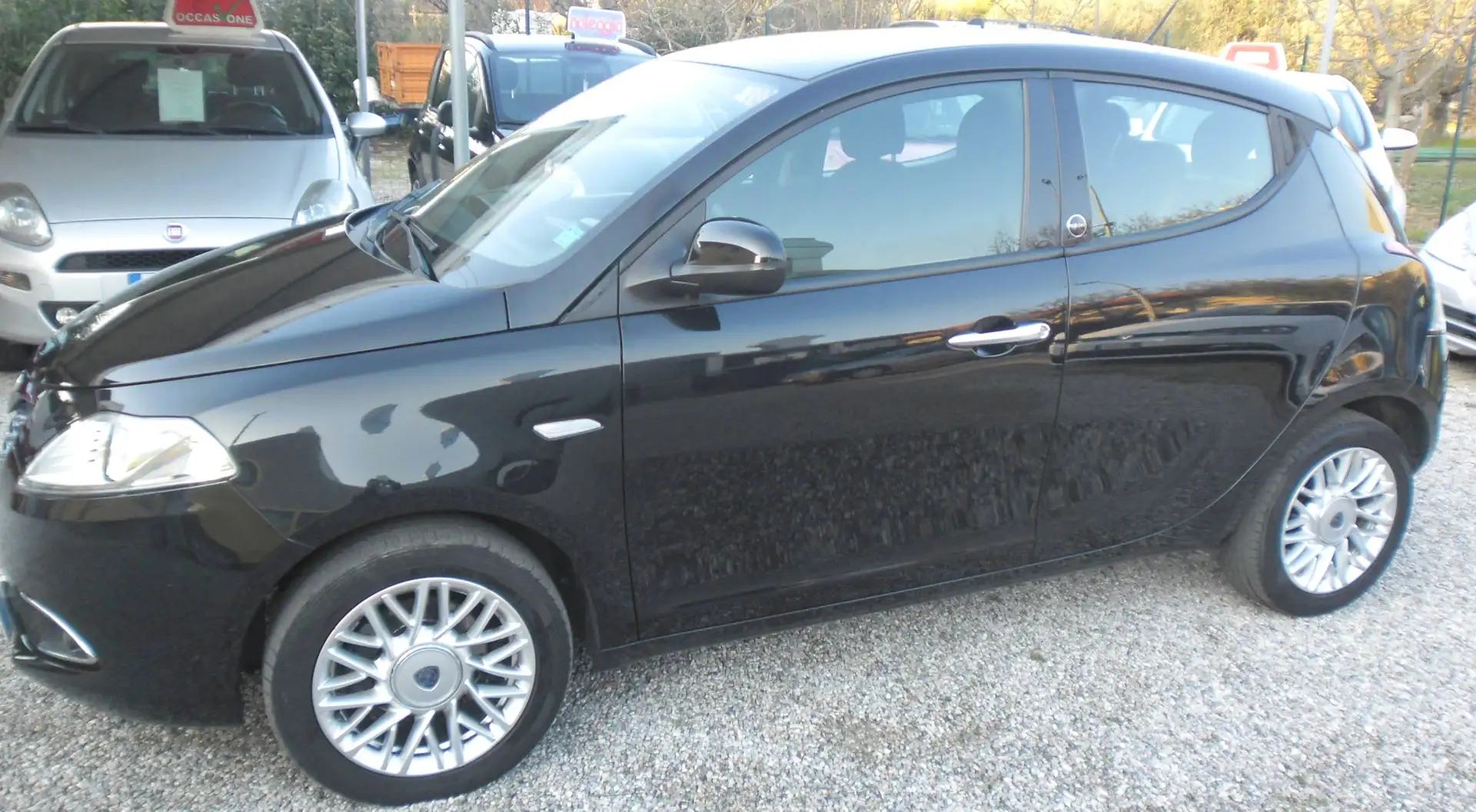 Lancia Ypsilon Ypsilon 1.2 8v Gold c/CL ecochic Gpl 69cv Negro - 2