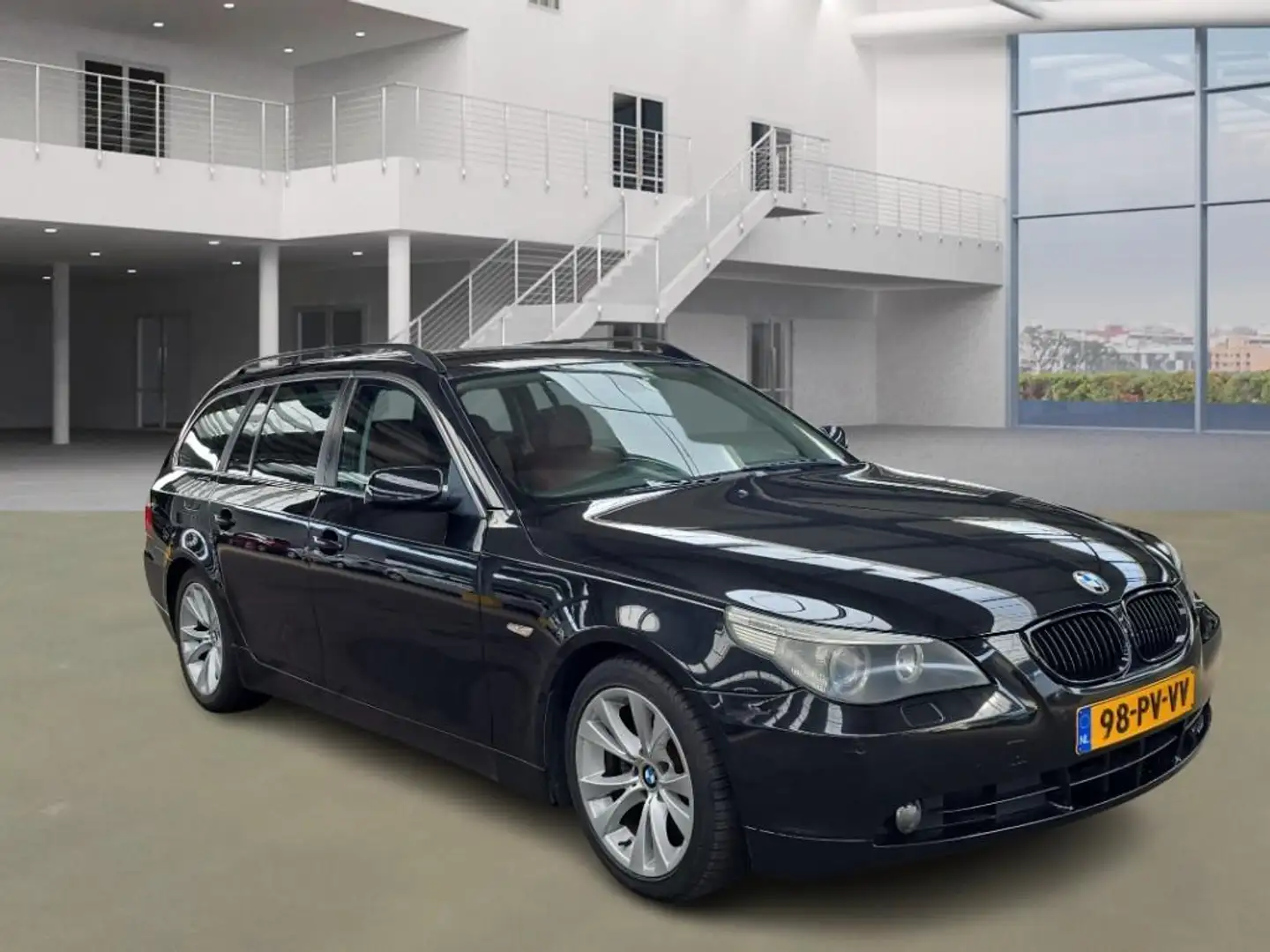 BMW 525 5-serie Touring 525i Executive/automaat/leder/psen Zwart - 2