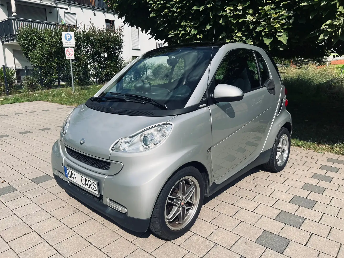 smart forTwo Micro Hybrid Drive 52kW*2.Hand*Klima*SHZ* Silber - 1