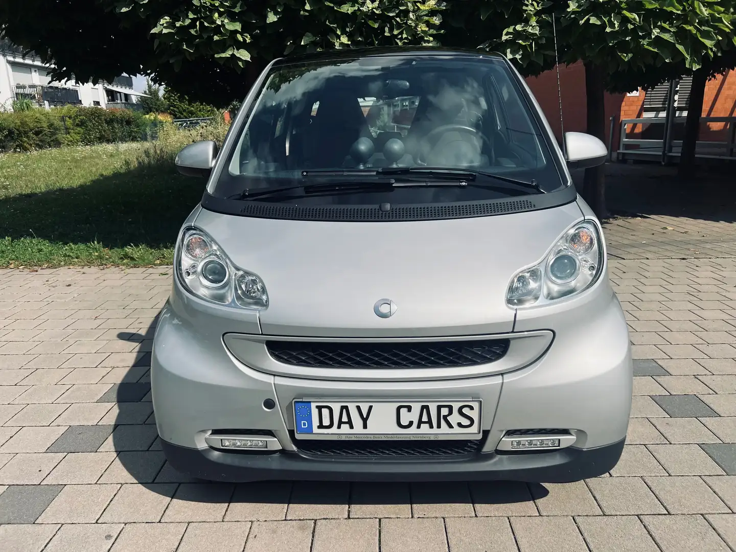 smart forTwo Micro Hybrid Drive 52kW*2.Hand*Klima*SHZ* Silber - 2