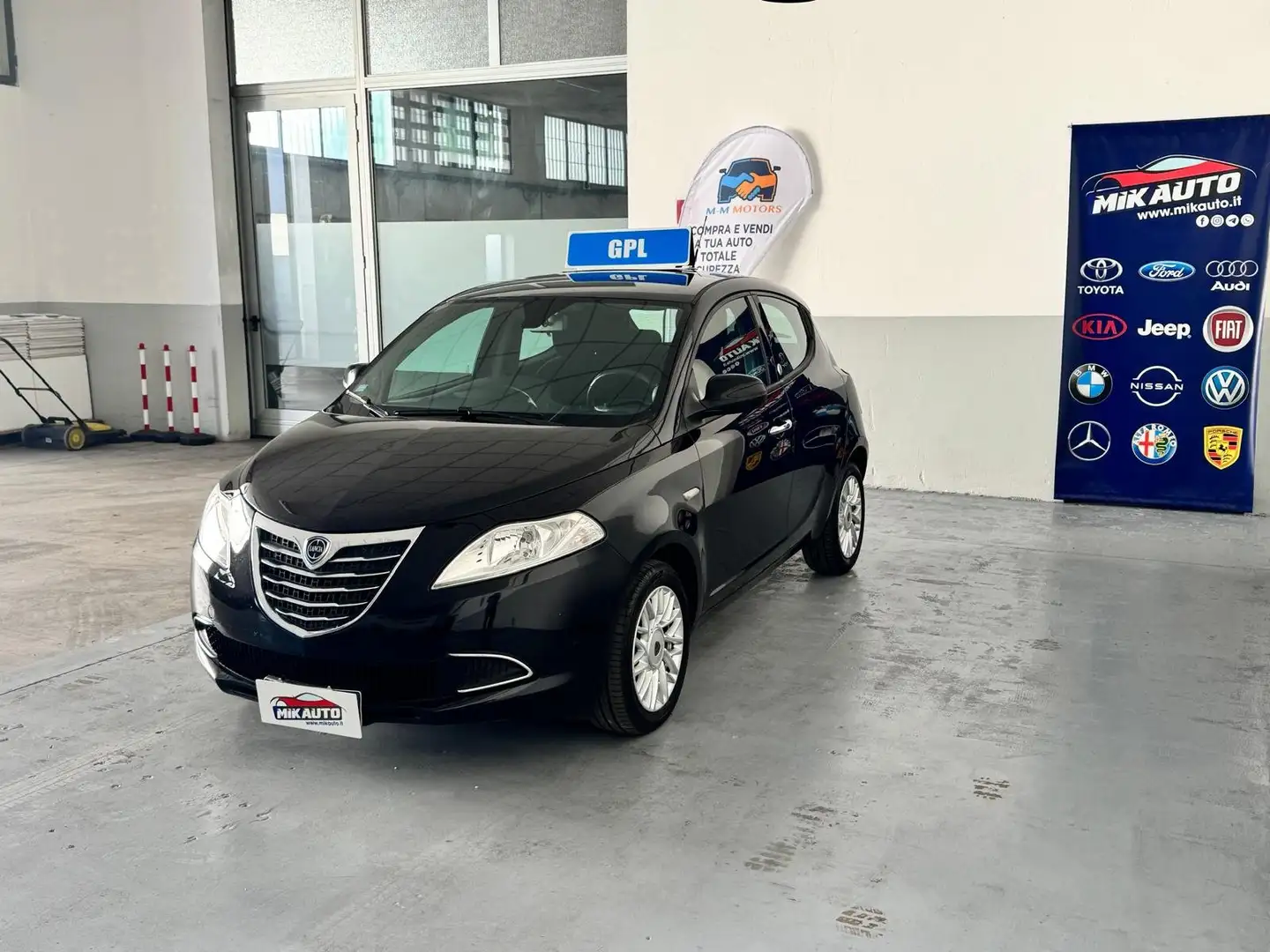 Lancia Ypsilon Ypsilon III 2011 1.2 8v Gold c/CL ecochic Gpl 69cv Negro - 2