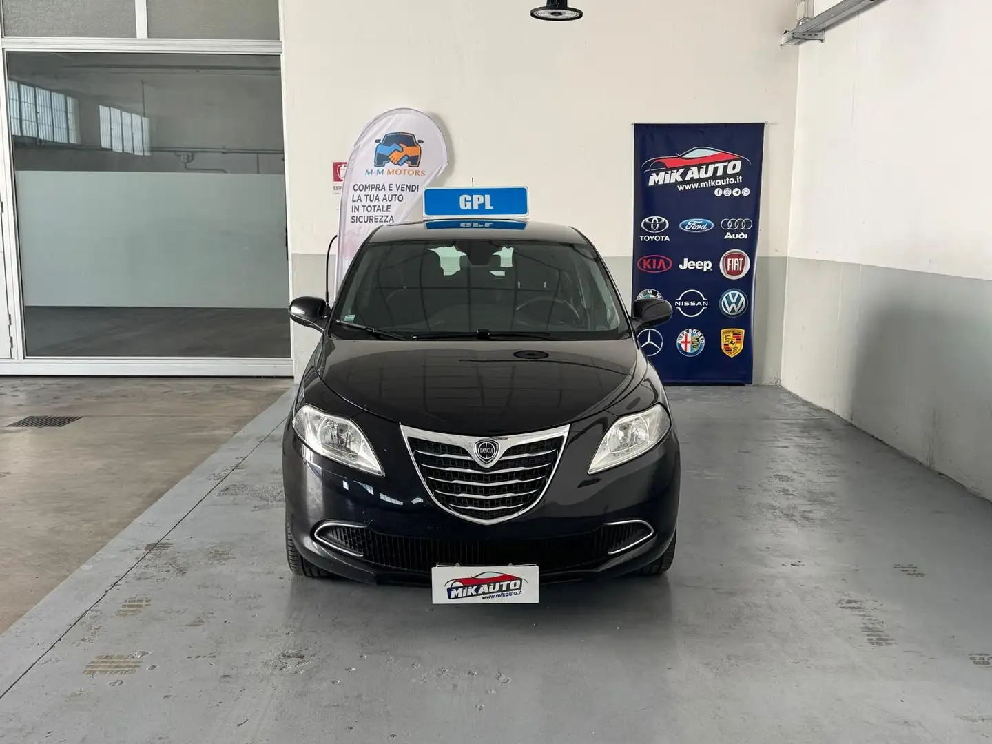 Lancia Ypsilon Ypsilon III 2011 1.2 8v Gold c/CL ecochic Gpl 69cv Negro - 1