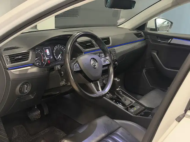 Skoda Superb view 7