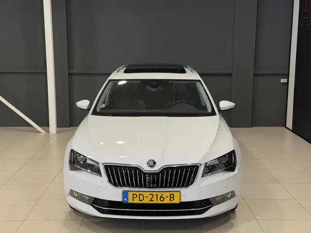 Skoda Superb view 22