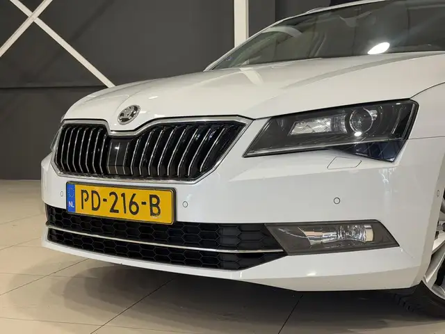 Skoda Superb view 8