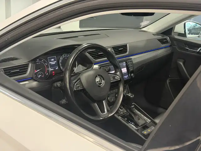 Skoda Superb view 3