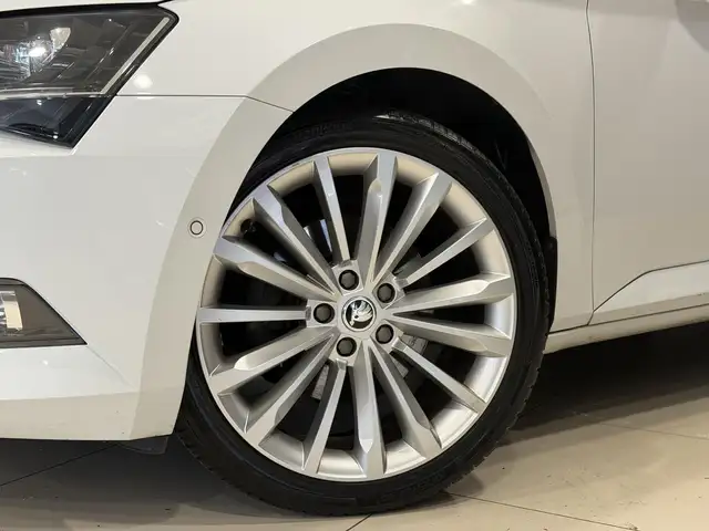Skoda Superb view 14