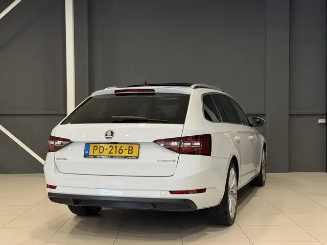 Skoda Superb view 4