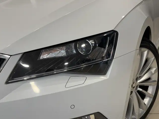 Skoda Superb view 10