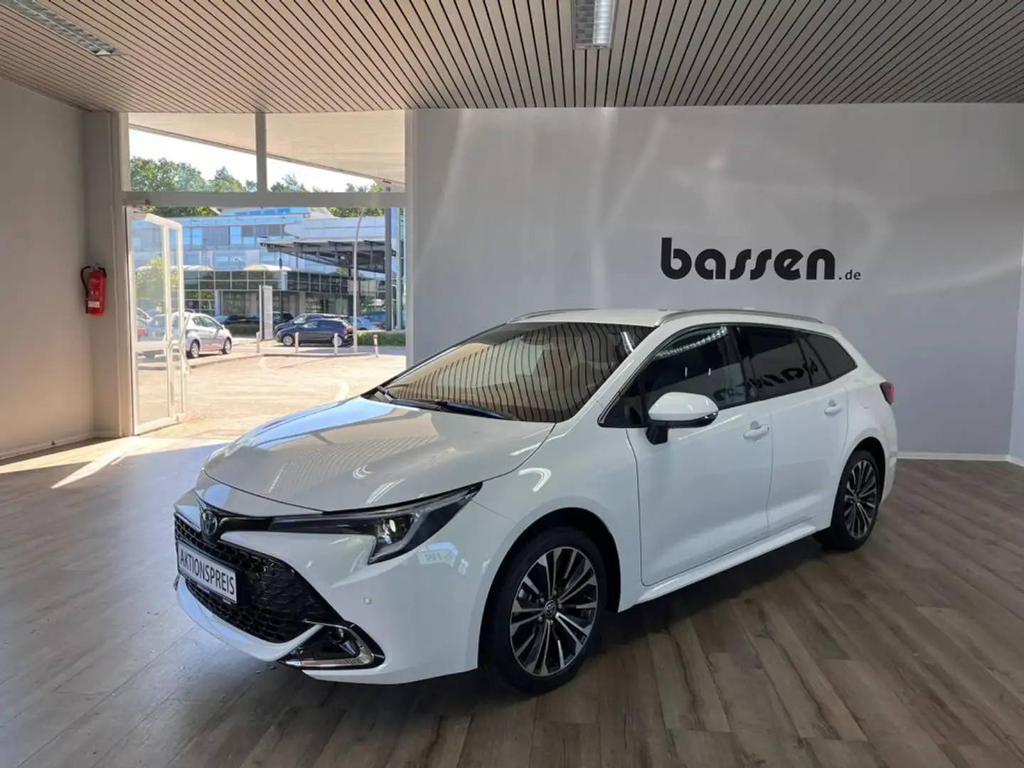 Toyota Corolla 2.0 Hybrid Touring Sports Team Deutschland White - 2