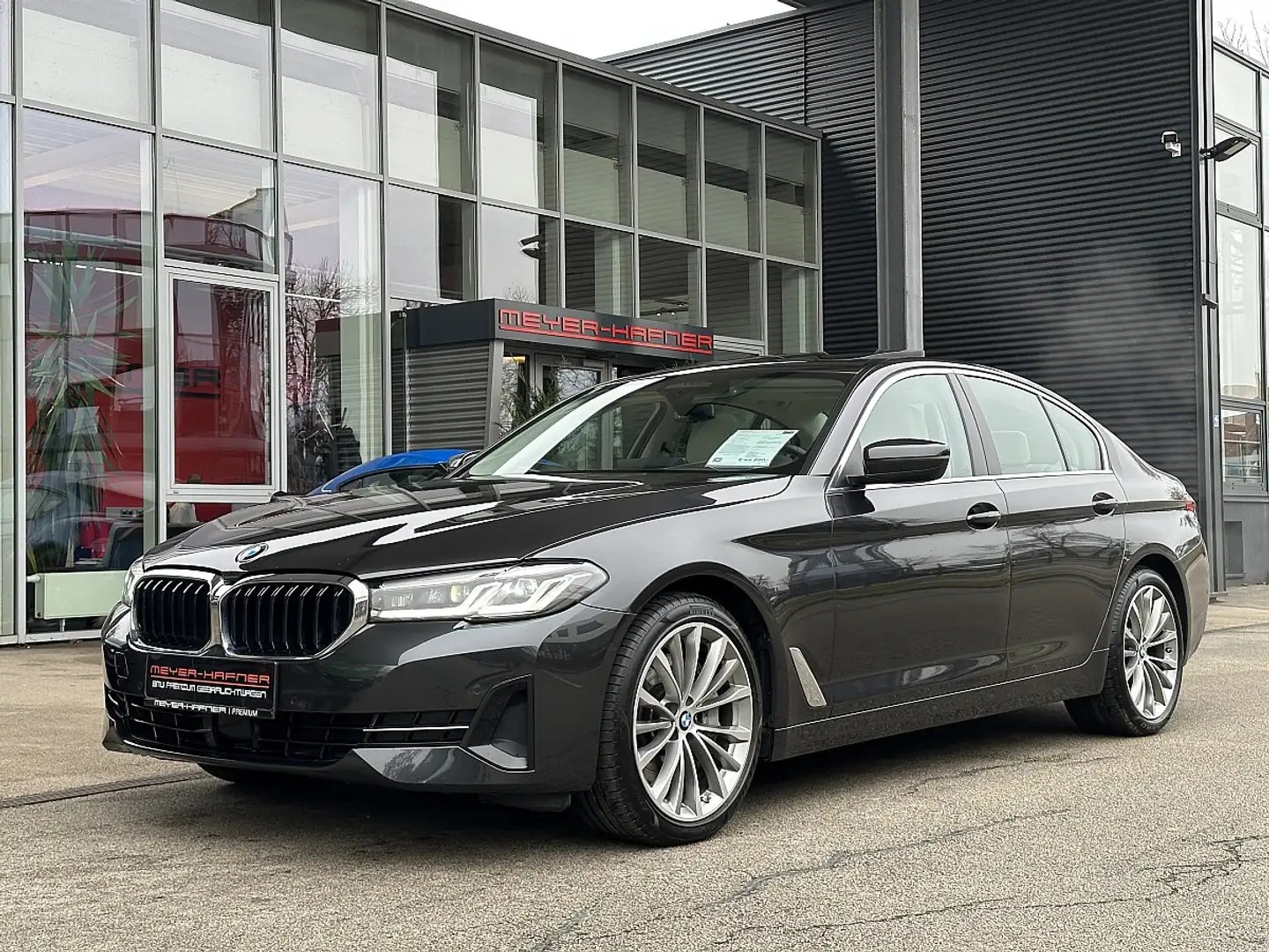 BMW 540 d xDrive Aut. / STHZ / Glasdach / SZL / Head Up... Grau - 2
