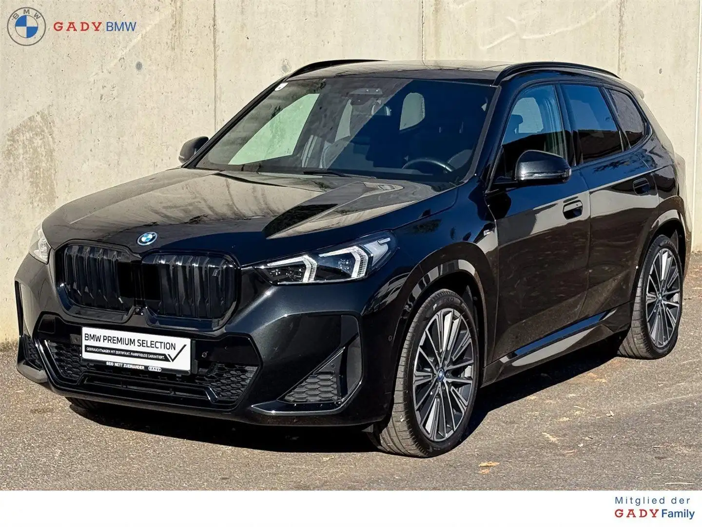 BMW iX1 xDrive30 Schwarz - 1