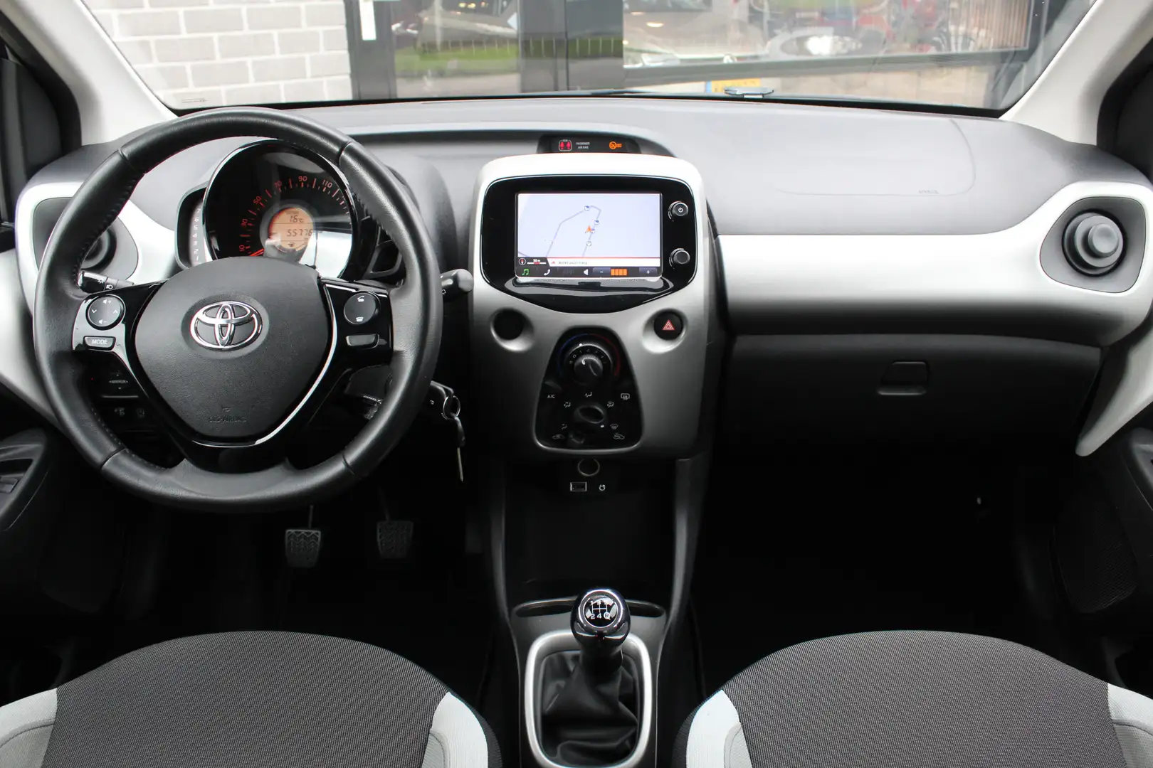 Toyota Aygo 1.0 VVT-i X-Sport / Carplay / Navigatie / N.A.P. Weiß - 2