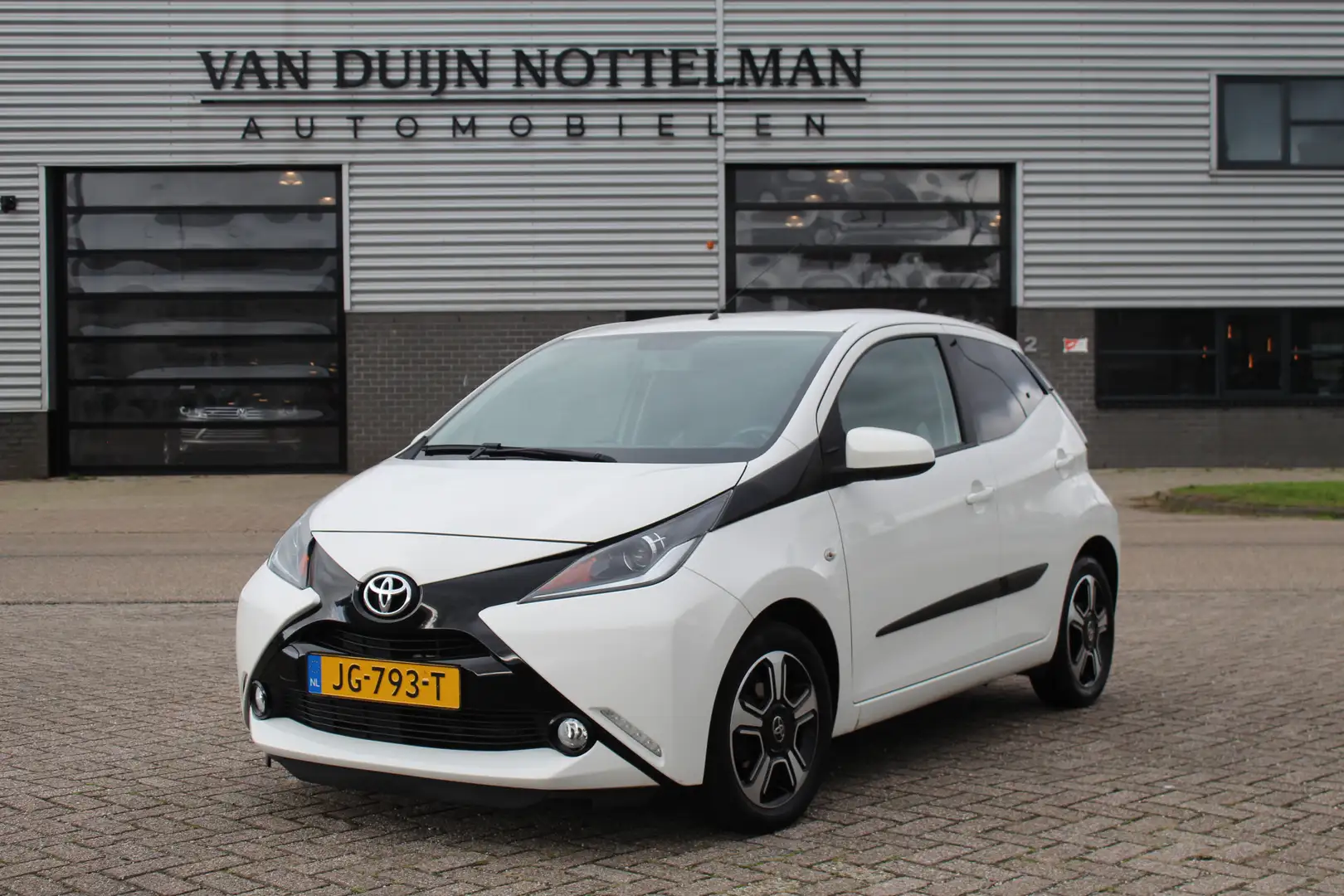 Toyota Aygo 1.0 VVT-i X-Sport / Carplay / Navigatie / N.A.P. Weiß - 1