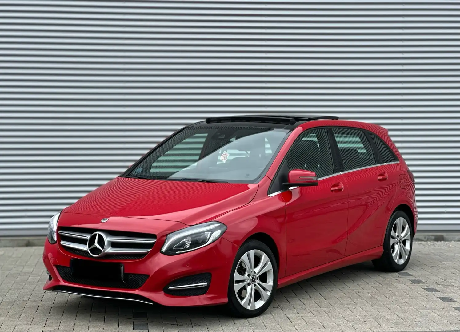 Mercedes-Benz B 200 Amg Pack Rouge - 1
