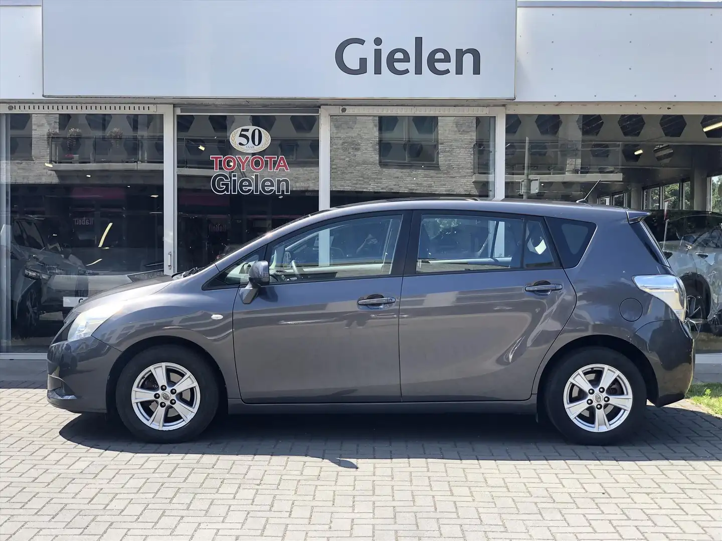 Toyota Verso 1.6 VVT-i 132pk Comfort Plus | Panoramadak, Aircon Grijs - 2