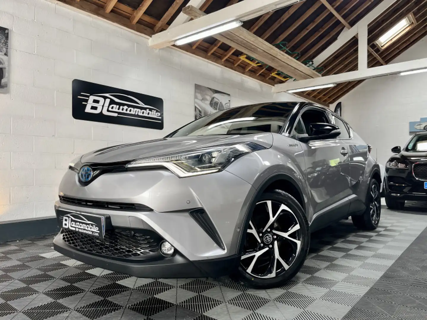 Toyota C-HR 122H GRAPHIC 2WD E-CVT Gris - 1