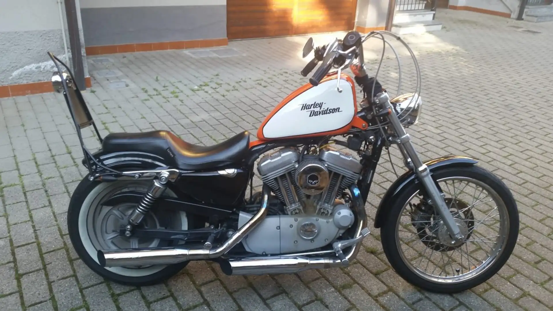 Harley-Davidson Sportster 883 Custom Nero - 2